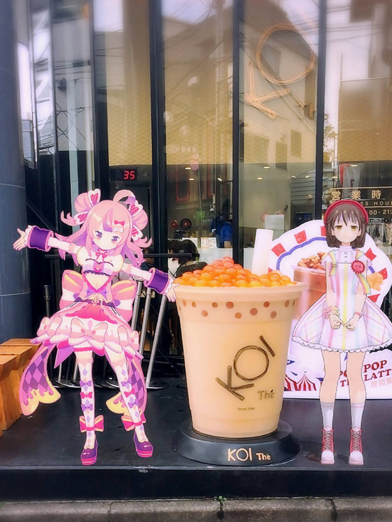 Metro and Mahoro in front of bubble tea cafe KOI Thé